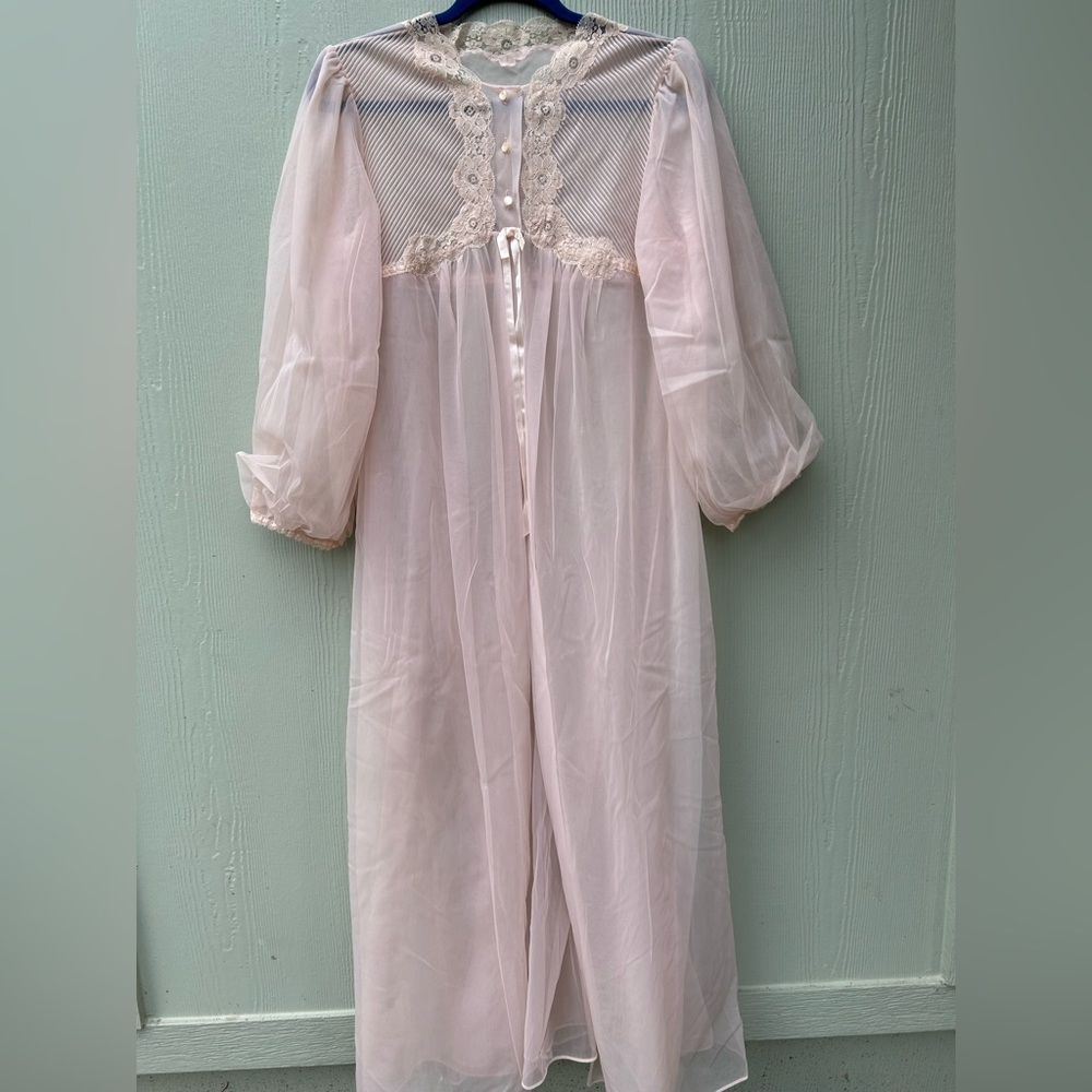 Gossard Artemis 1960s night Gown -size Medium